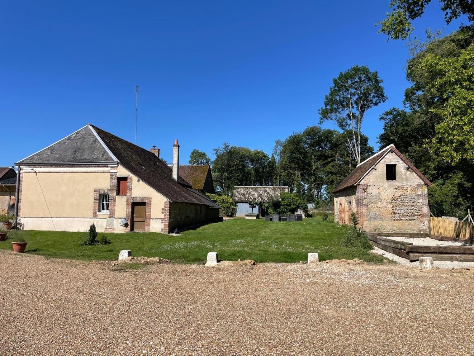 Gite A La Ferme De Sainte Radegonde Lanneray ภายนอก รูปภาพ